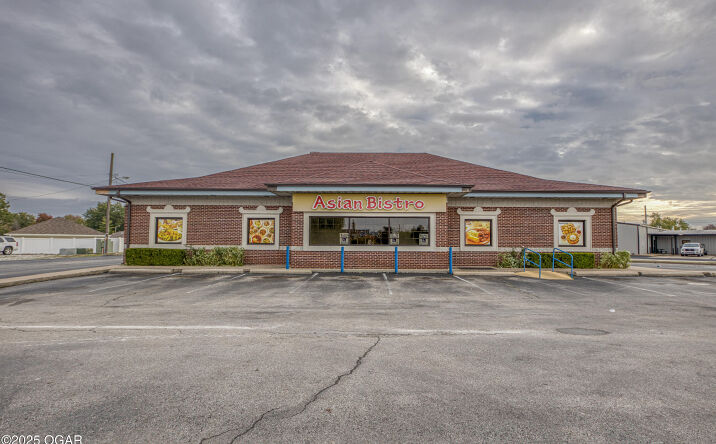 Pictures of Hospitality, Retail property located at 2334 Fairlawn Drive, Carthage, MO 64863 for sales - image #1