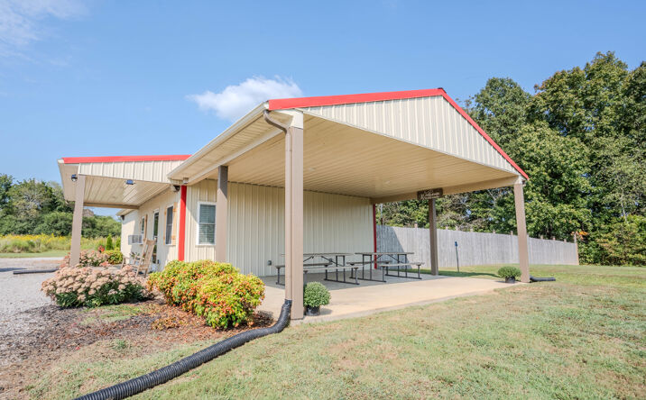 Pictures of Retail property located at 42 Chisholm Xing, Lawrenceburg, TN 38464 for sales - image #1
