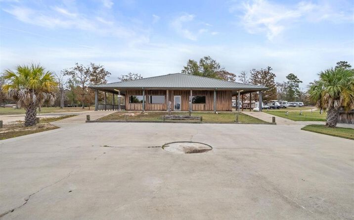Pictures of Business for Sale, Mixed Use, Office, Land, Retail property located at 1567 Caribbean DR, Florien, LA 71439-0061 for sales - image #1