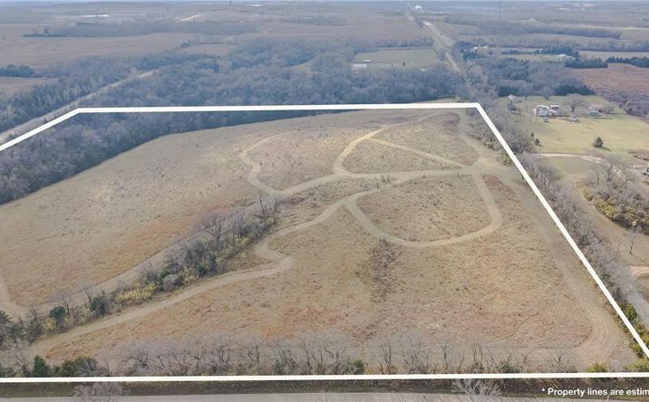 Pictures of Land property located at E 1 Road, Lecompton, KS 66050 for sales - image #1