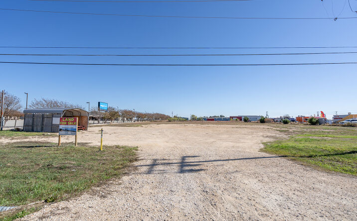 Pictures of Land property located at 136 Co Rd 214, Liberty Hill, TX 78642 for sales - image #1