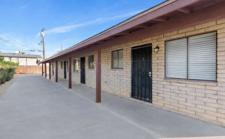 Pictures of Multifamily property located at 822 E Carol Ave, Phoenix, AZ 85020 for sales - image #1