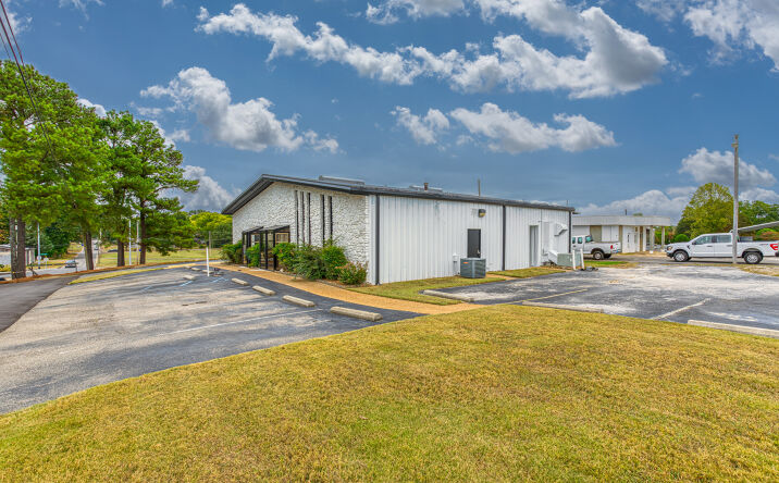 Pictures of Office property located at 121 S Chestnut St, Florence, AL 35630 for sales - image #1