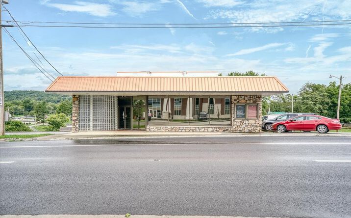 Pictures of Office property located at 306 W. Broad St, Livingston, TN 38570 for sales - image #1