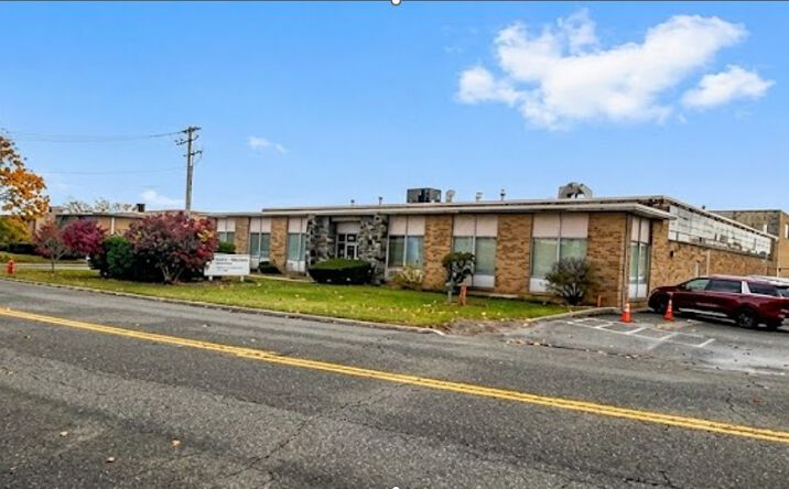 Pictures of Industrial property located at 450 Smith St, Farmingdale, NY 11735 for sales - image #1