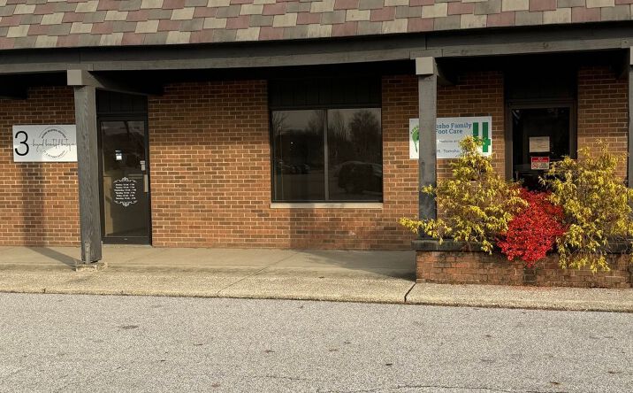 Pictures of Office property located at 105 5th St SE, Barberton, OH 44203 for sales - image #1