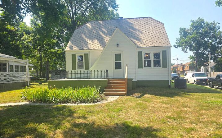 Pictures of Mixed Use, Office, Retail property located at 698 Center Drive, Ste. Genevieve, MO 63670 for sales - image #1