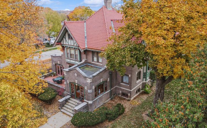 Pictures of Mixed Use, Multifamily, Special Purpose property located at 305 Oregon Avenue, West Dundee, IL 60118 for sales - image #1