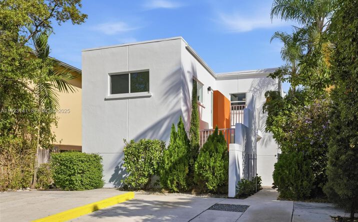 Pictures of Multifamily property located at 1045 SW 25th Ave, Miami, FL 33135 for sales - image #1
