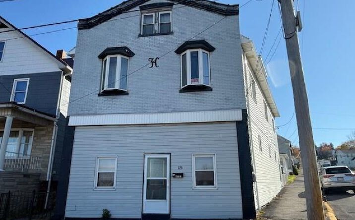 Pictures of Multifamily property located at 725 Farren St, Portage, PA 15946 for sales - image #1