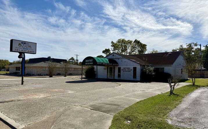 Pictures of Office property located at 1107 E James Ave, Baytown, TX 77520 for sales - image #1