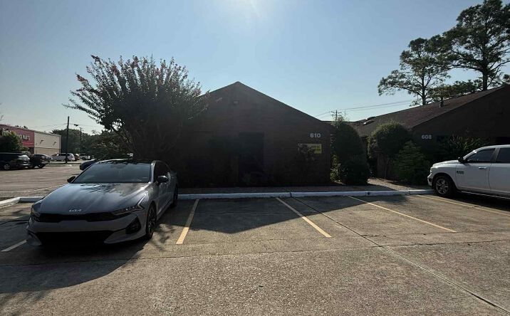 Pictures of Mixed Use, Office, Retail property located at 624 W Main St, League City, TX 77573 for sales - image #1