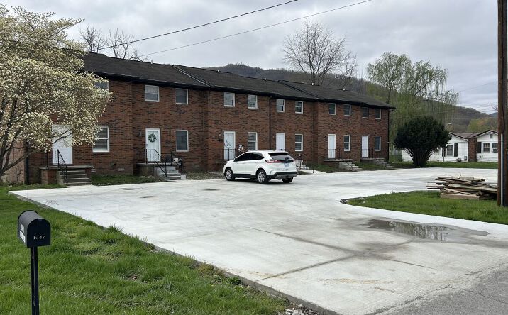 Pictures of Multifamily property located at 1925 W Chester Ave, Middlesboro, KY 40965 for sales - image #1