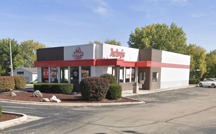 Pictures of Retail property located at 2000 Sycamore Rd, DeKalb, IL 60115 for sales - image #1