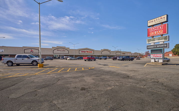 Pictures of Retail property located at 850 College St, Eastman, GA 31023 for sales - image #1