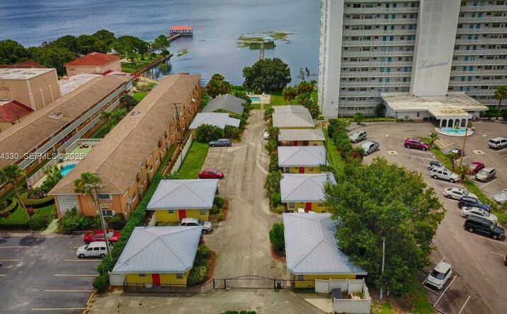 Pictures of Multifamily property located at 2121 LAKEVIEW DRIVE, Sebring, FL 33870 for sales - image #1