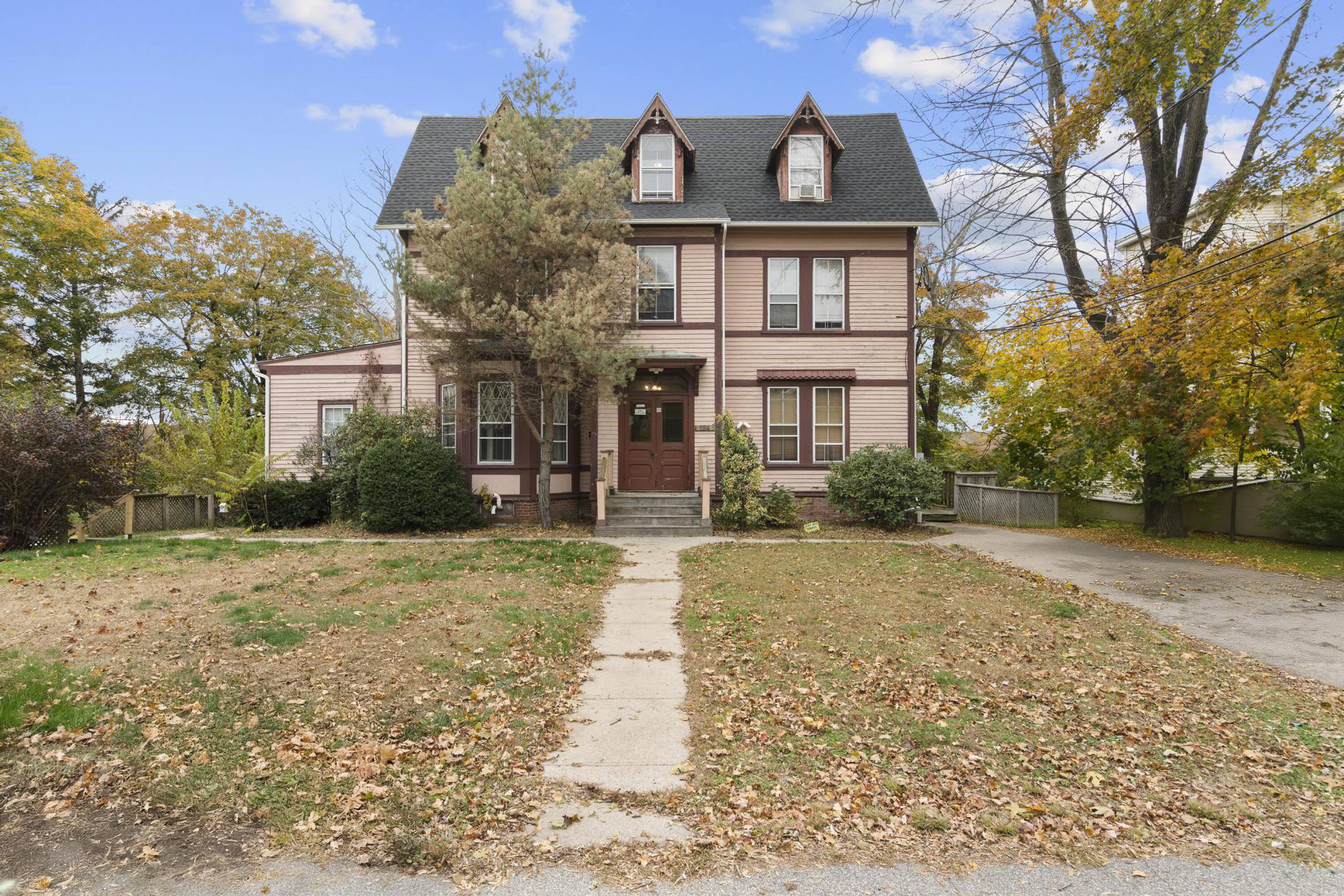 124 Washington St, Norwich, CT 06360