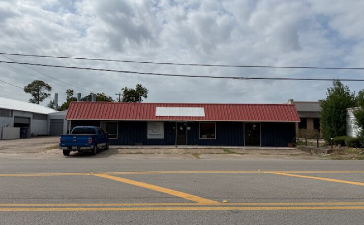 Pictures of Business for Sale, Office, Retail property located at 611 N Velasco St, Angleton, TX 77515 for sales - image #1