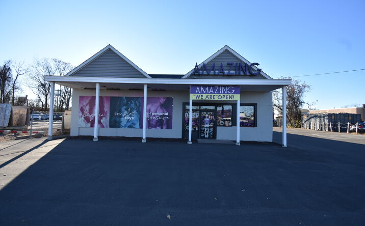 Pictures of Retail property located at 101 Airport Rd, Hartford, CT 06114 for sales - image #1