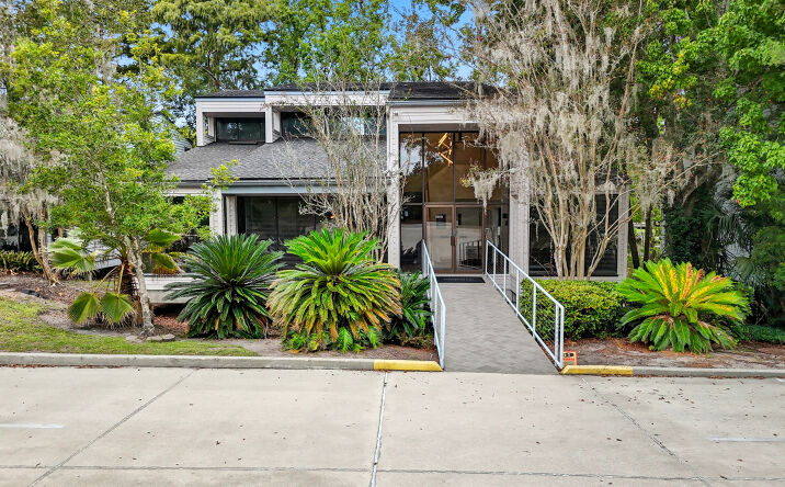 Pictures of Office property located at 8818 Goodby's Executive Dr, Jacksonville, FL 32217 for sales - image #1