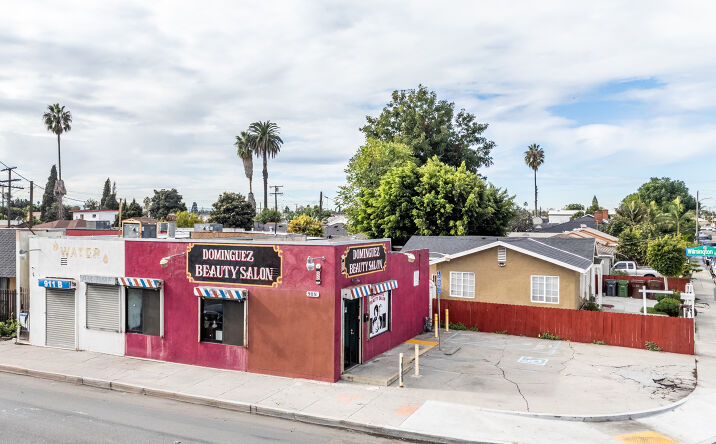 Pictures of Retail property located at 911 N Wilmington Ave, Compton, CA 90220 for sales - image #1