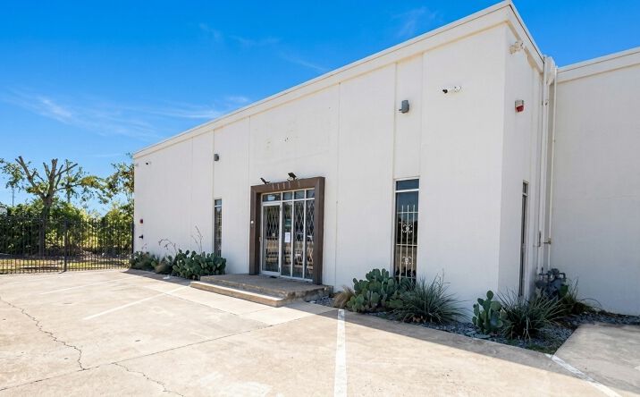 Pictures of Retail, Office, Industrial, Mixed Use property located at 2833 Irving Blvd, Dallas, TX 75207 for sales - image #1