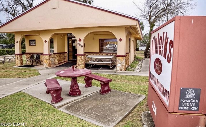 Pictures of Mixed Use property located at 724 Dr Mary M Bethune Boulevard, Daytona Beach, FL 32114 for sales - image #1