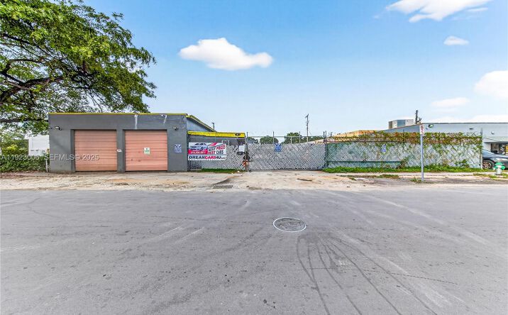 Pictures of Mixed Use, Retail property located at 5832 Washington St, Hollywood, FL 33023 for sales - image #1