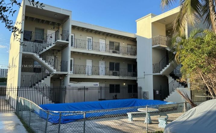Pictures of Multifamily property located at 1400 NE 111th St, Miami, FL 33161 for sales - image #1