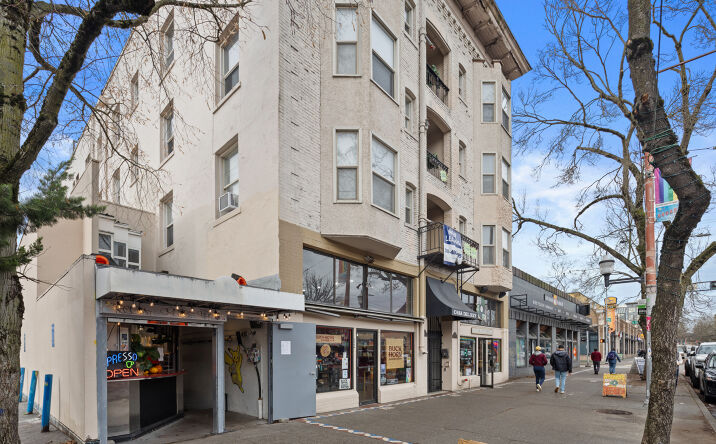 Pictures of Multifamily property located at 321 Broadway E, Seattle, WA 98102 for sales - image #1