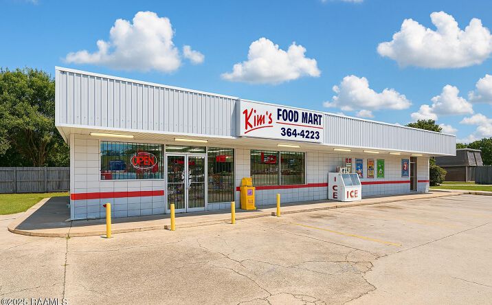 Pictures of Retail property located at 1106 Trotter St, New Iberia, LA 70563 for sales - image #1