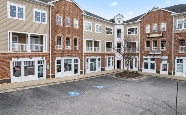 Pictures of Retail property located at 13885 Hedgewood Dr, Woodbridge, VA 22193 for sales - image #1