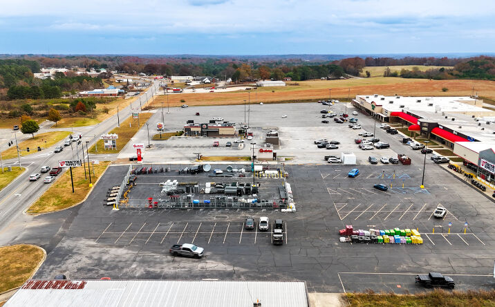 Pictures of Retail property located at 42469 AL-195, Haleyville, AL 35565 for sales - image #1