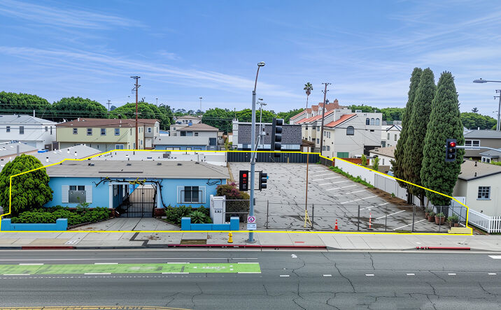 Pictures of Multifamily property located at 2338 Ocean Park Blvd, Santa Monica, CA 90405 for sales - image #1