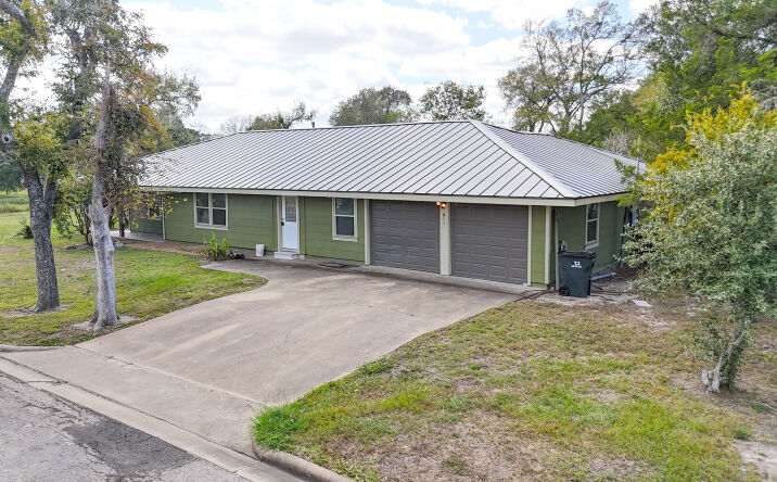Pictures of Land property located at 911 Depot St, El Campo, TX 77437 for sales - image #1