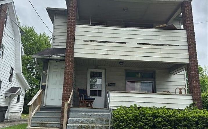 Pictures of Multifamily property located at 131-133 E Ravenwood Ave, Youngstown, OH 44507 for sales - image #1