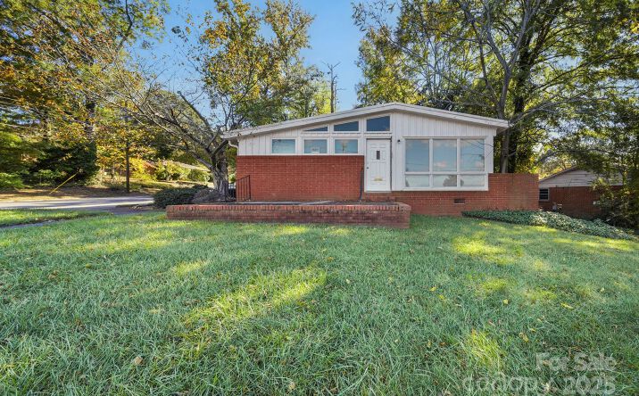 Pictures of Office property located at 738 Pierson Drive, Charlotte, NC 28205 for sales - image #1
