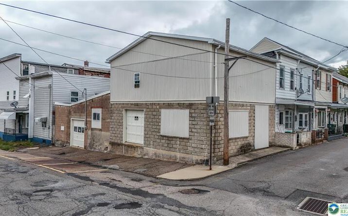 Pictures of Retail property located at 137 W South St, Mahanoy City, PA 17948 for sales - image #1