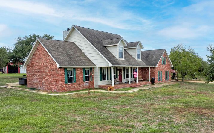 Pictures of Land property located at 2040 W Guenther Ln, La Grange, USA 78945 for sales - image #1