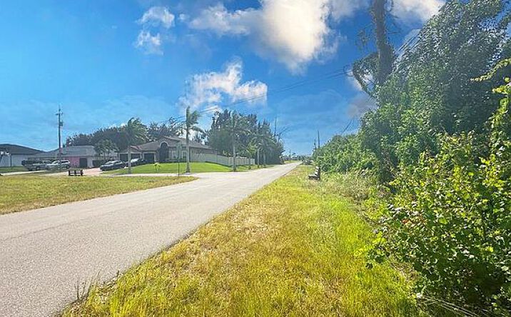 Pictures of Land property located at 10 SW 24th Ave #27, Cape Coral, FL 33991 for sales - image #1