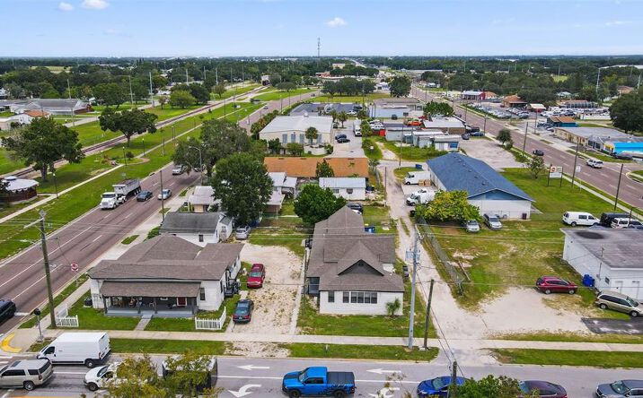 Pictures of Multifamily property located at 19 W Eagle Ave, Eagle Lake, FL 33839 for sales - image #1