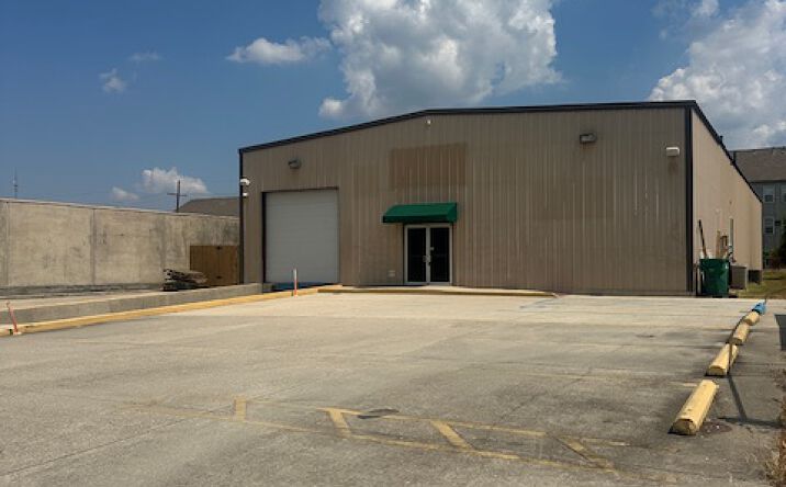 Pictures of Industrial, Mixed Use, Retail property located at 28 Fairfield Ave, Gretna, LA 70056 for sales - image #1