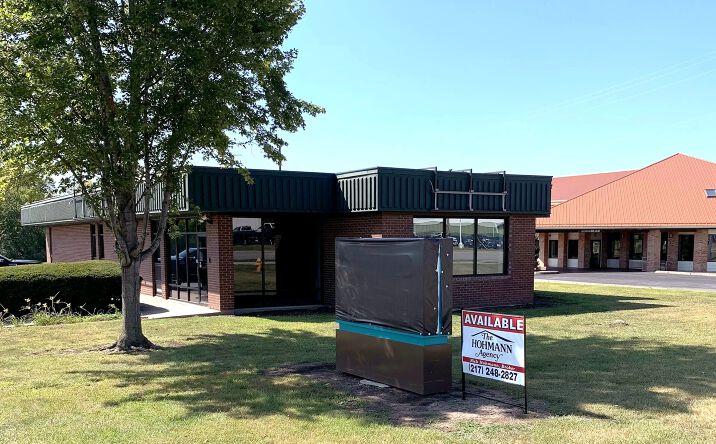 Pictures of Office property located at 1705 W Morton Ave, Jacksonville, IL 62650 for sales - image #1