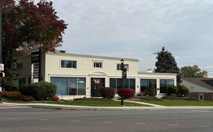 Pictures of Office property located at 3701 Perkiomen Ave, Reading, PA 19606 for sales - image #1