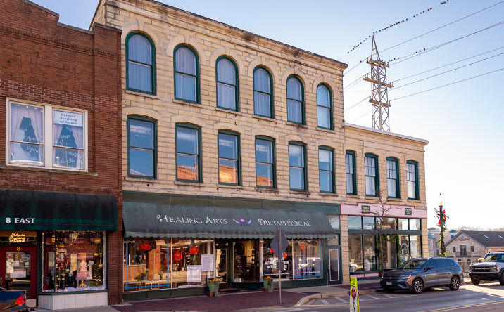 Pictures of Mixed Use, Office, Retail property located at 4 E Wilson St, Batavia, IL 60510 for sales - image #1
