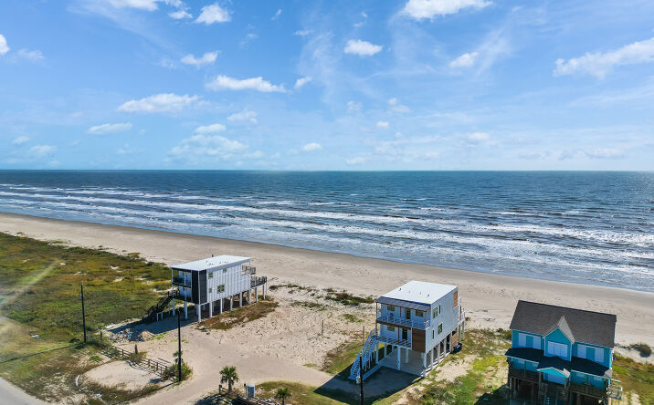 Pictures of Multifamily property located at 10530 Bluewater Hwy, Freeport, TX 77541 for sales - image #1