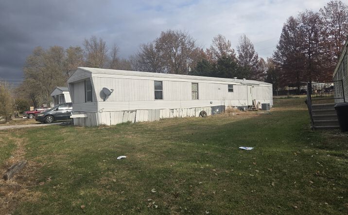 Pictures of Mobile Home Park property located at 1064 NE 75, Knob Noster, MO 65336 for sales - image #1