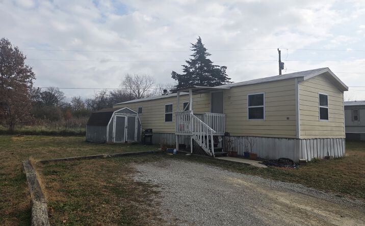 Pictures of Mobile Home Park property located at 1064 NE 75, Knob Noster, MO 65336 for sales - image #1