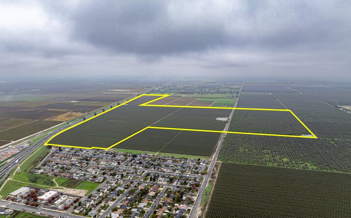 Pictures of Land property located at Deer Creek Road, Earlimart, CA 93219 for sales - image #1