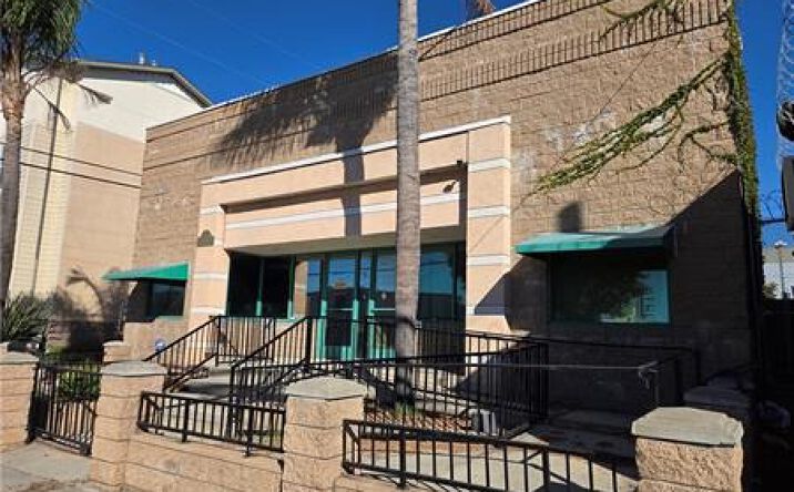 Pictures of Retail, Office, Industrial, Mixed Use property located at 1005 E Burnett St, Signal Hill, CA 90755 for sales - image #1